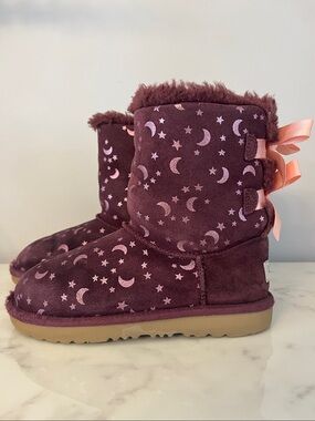 UGGS 🧸Girls' Moon & Stars Burgundy Fuzzy Winter Boots